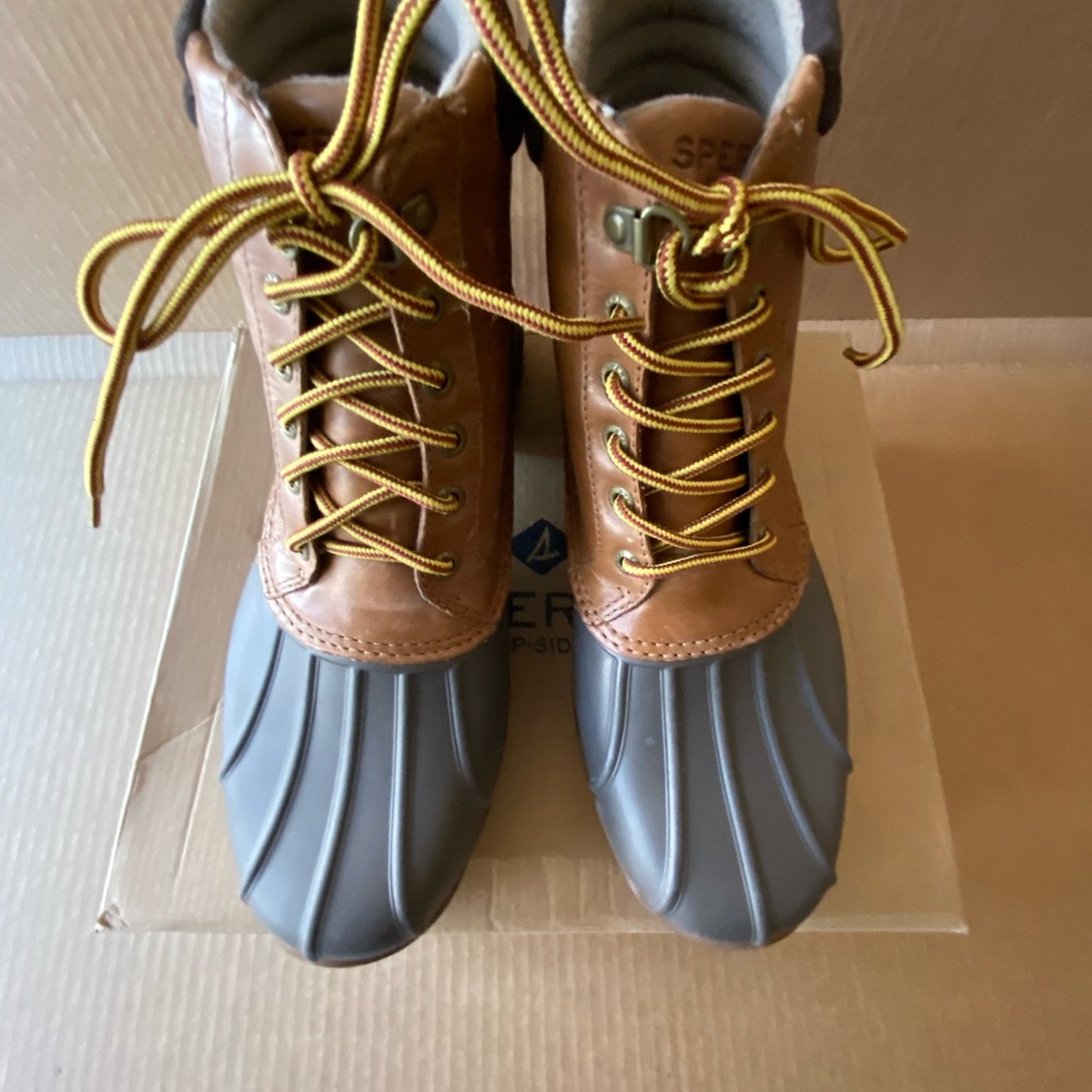 Sperry 8 1/2 Brown Duck Boots